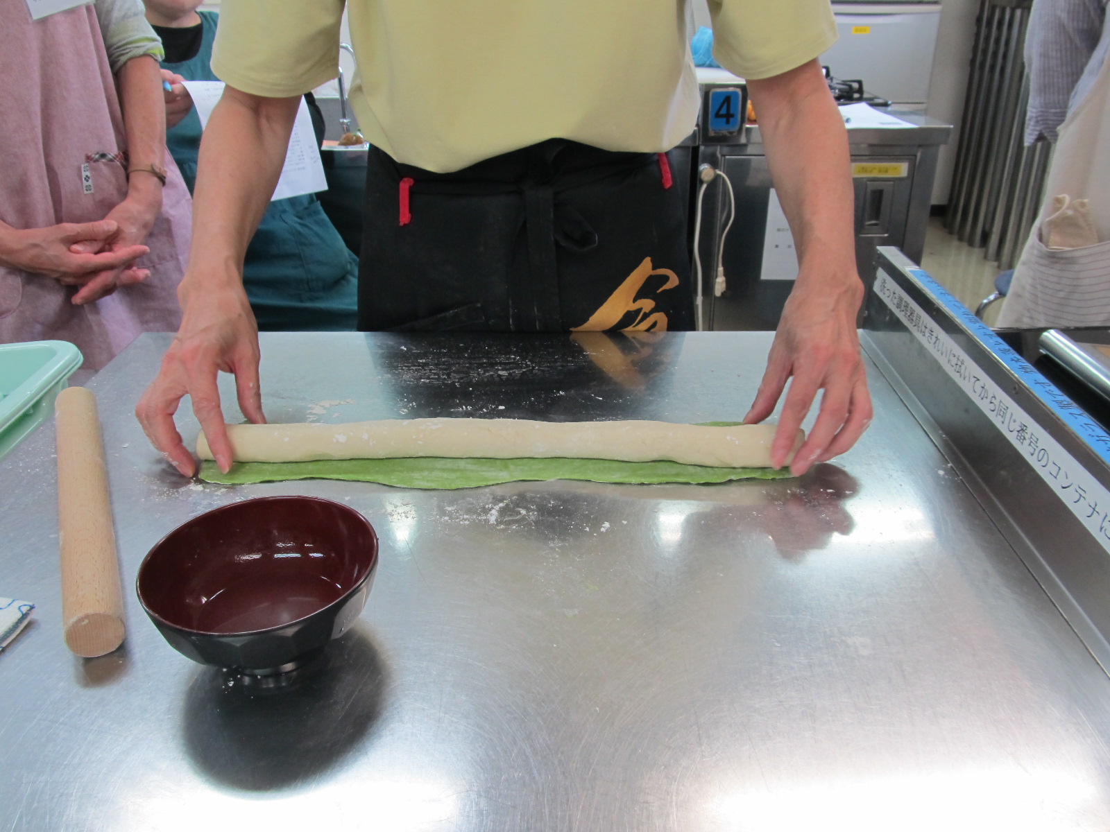 水餃子皮づくり 水餃子皮づくり