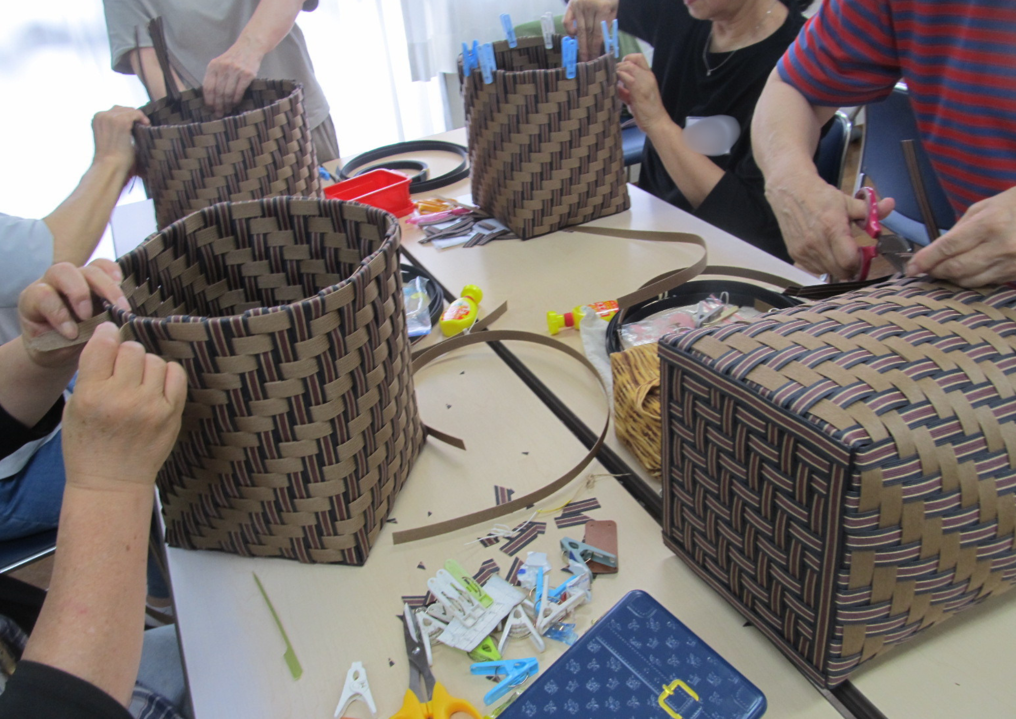 クラフトバンド作成の様子 クラフトバンド作成の様子